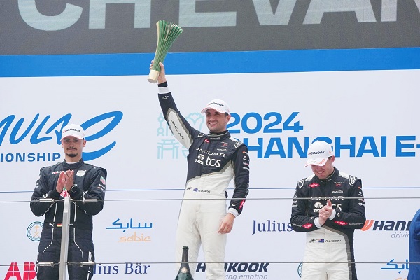 Shanghai E-Prix sees Jaguar racer Mitch Evans champion