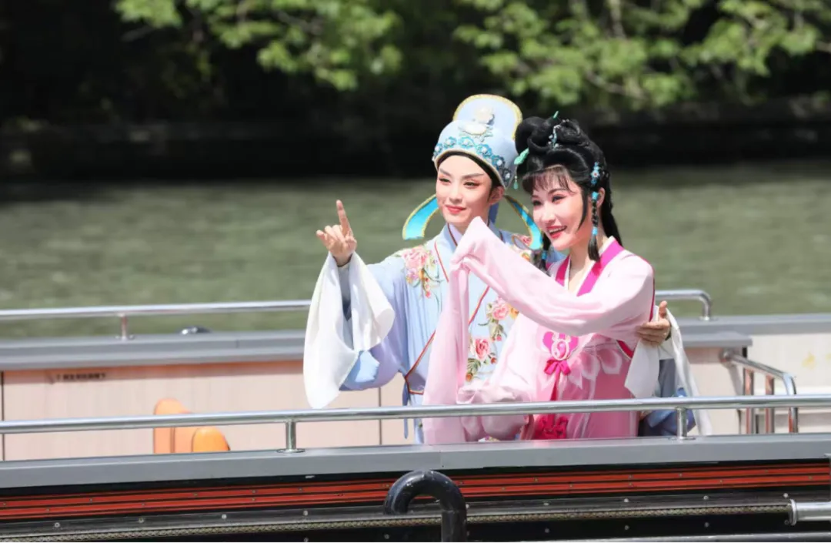 Chinese opera performance.png