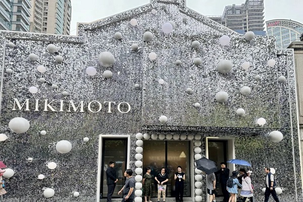 High-end coffee culture booms in Jing'an district