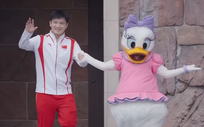 Olympic athletes visit Shanghai Disney Resort