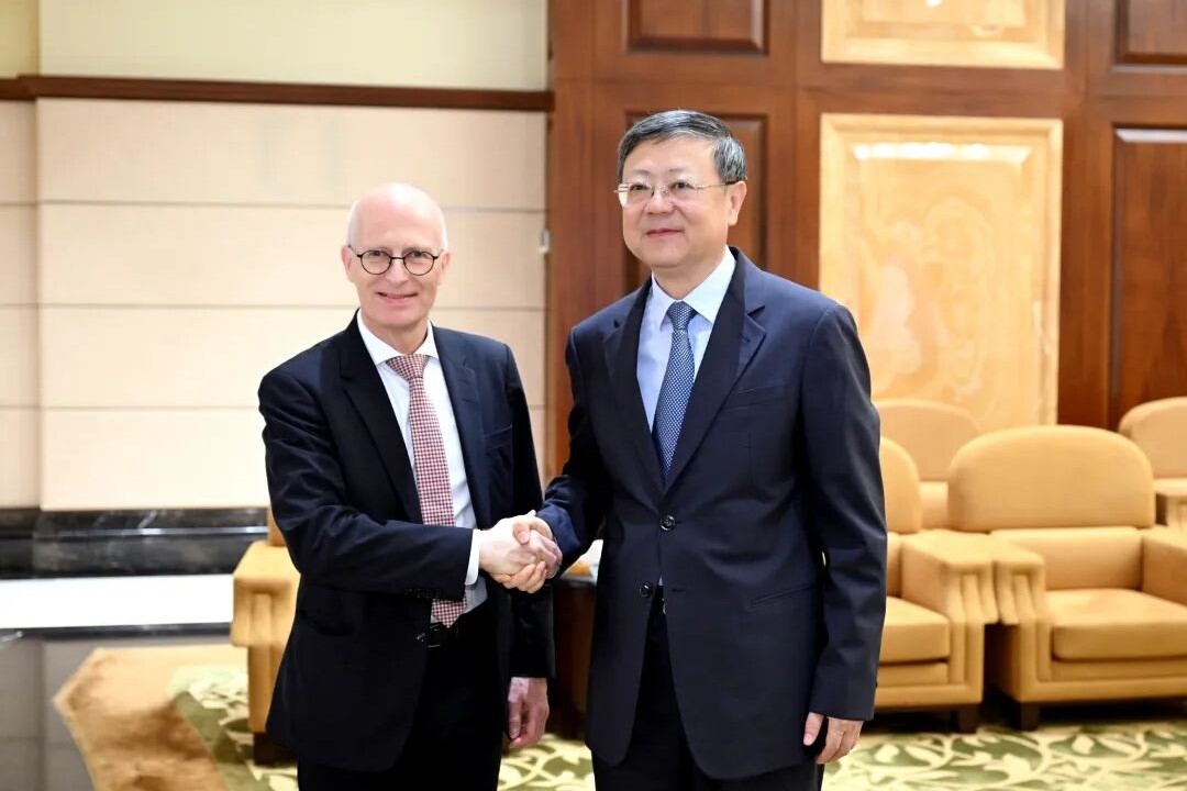 Shanghai, Hamburg seek closer ties in green shipping and smart ports