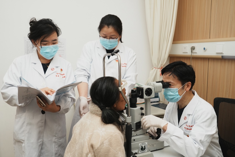 China's flying hospital has impact in Laos