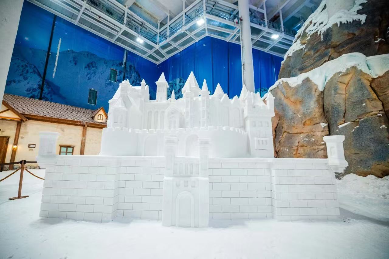 Shanghai's first intl snow sculpture expo transforms resort into winter wonderland