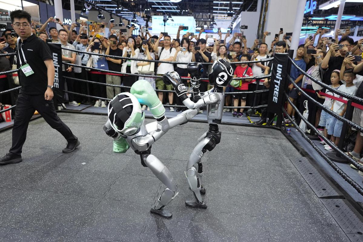 Shanghai hosts heavyweight gathering of robots2.jpeg