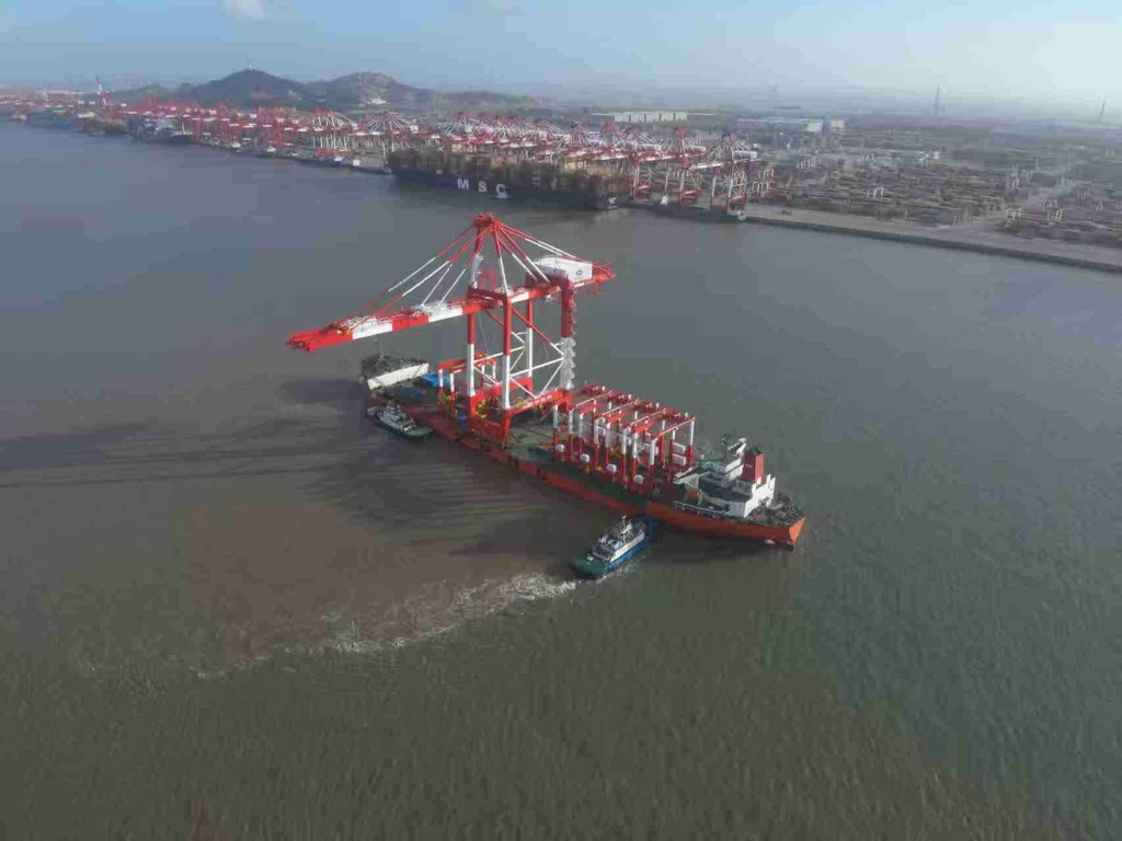 Yangshan Port expands crane fleet to ease throughput strain