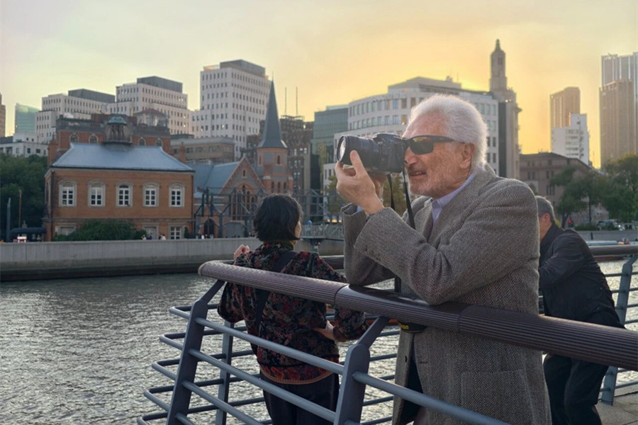 Dante's descendant explores North Bund's new face