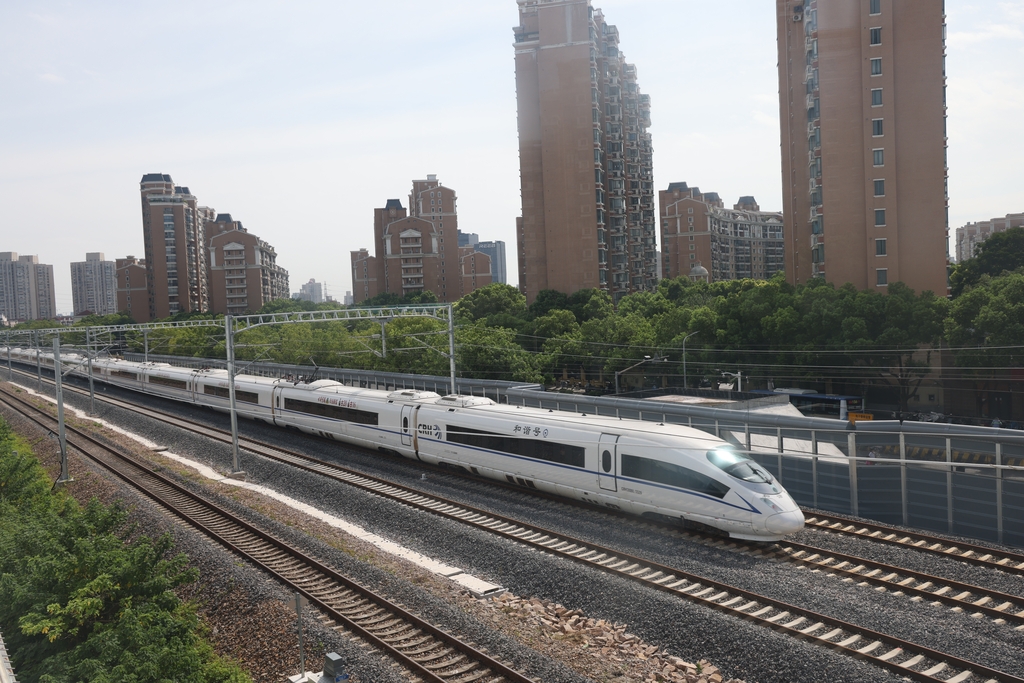 New railway schedule of Yangtze delta to take effect 