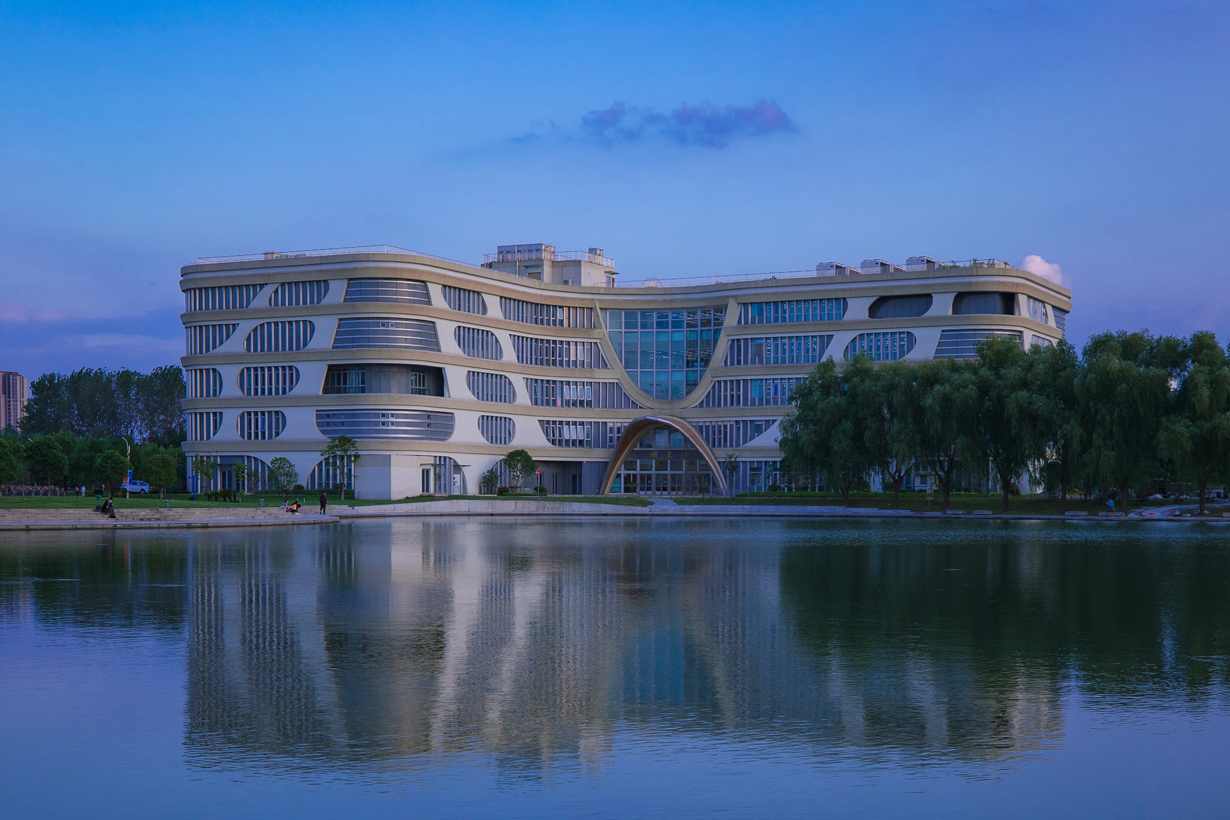 Shanghai University of International Business and Economics